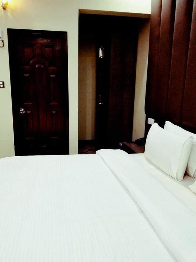 Diplomat Inn Karacsi Kültér fotó